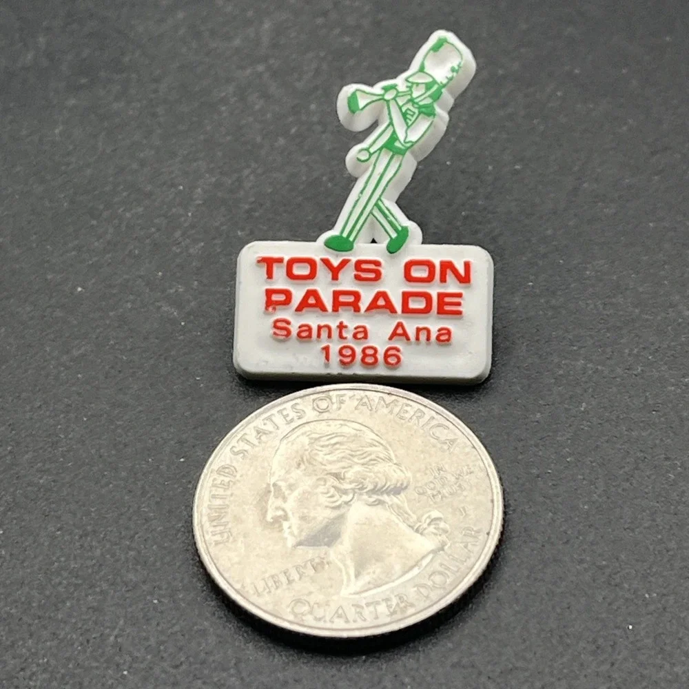 Toys On Parade Santa Ana 1986 Plastic Lapel Hat‎ Pin